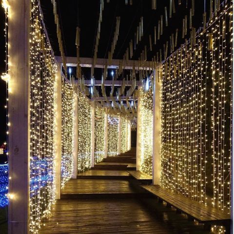 LED CURTAIN – 3D LED světla v podobě závěsu (3 x 3 m) slider