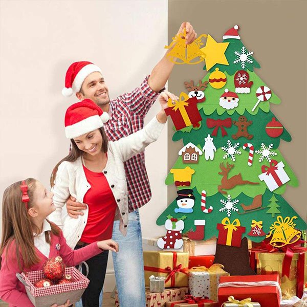 FELT CHRISTMAS TREE – Plstěný strom a náhradní ozdoby