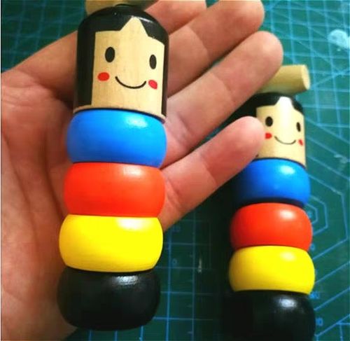 Magic Man – Nezničitelná dřevěná hračka s kladivem slider