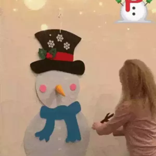 CHRISTMAS SNOWMAN – Plstěný sněhulák s odnímatelnými ozdobami 02